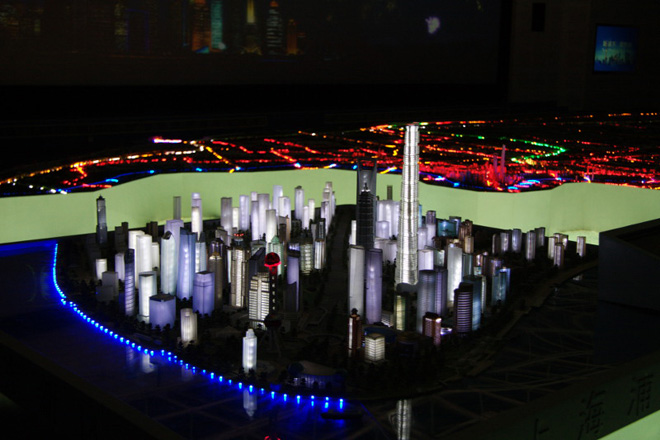 Делегация СМУ РАН в выставочном комплексе, посвященном развитию нового района Пудун в Шанхае, 2012 год